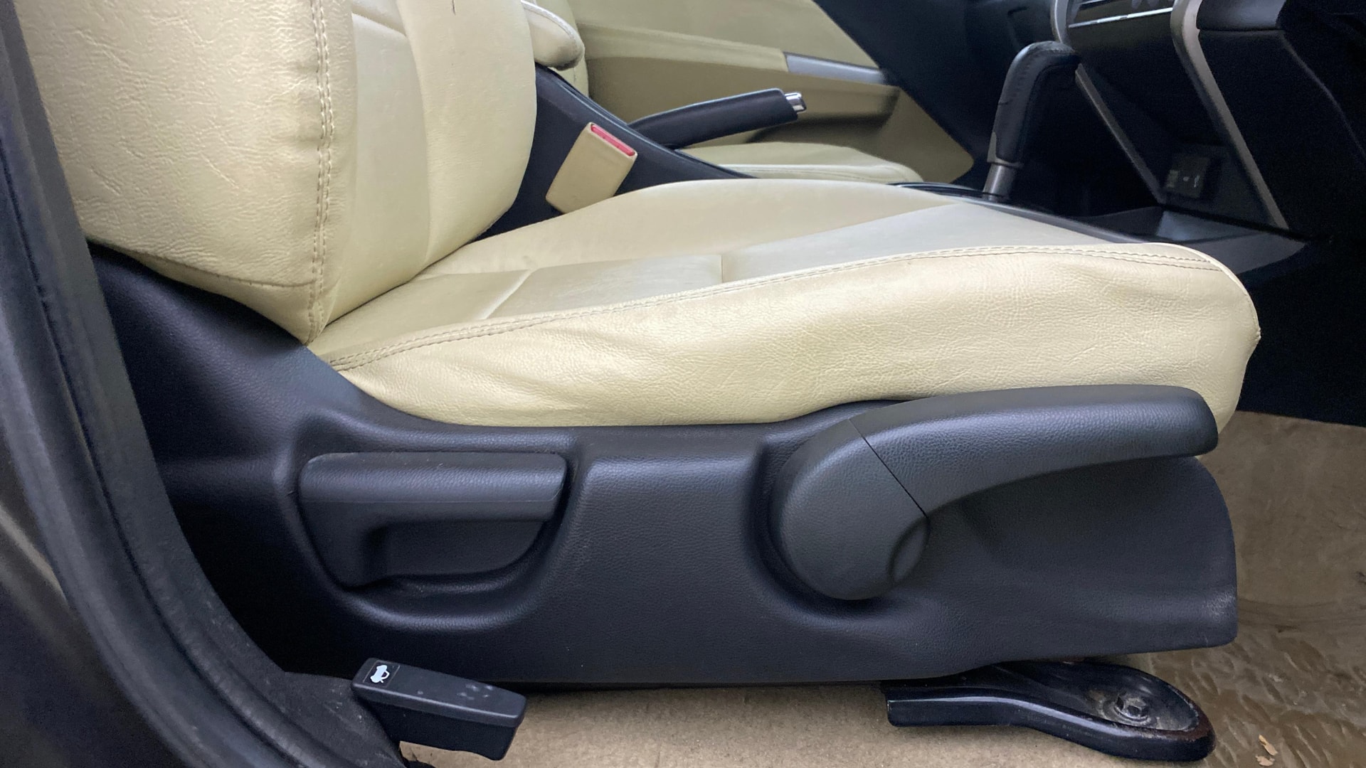 View 2015 Honda City ZX MT Diesel Anniversary Edition Image 19 Used 2015 Honda City ZX MT Diesel Anniversary Edition Image 19