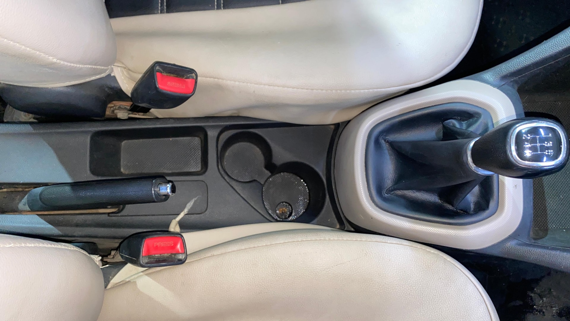 View 2017 Hyundai Grand i10 Sportz 1.2 Kappa Image 37 Used 2017 Hyundai Grand i10 Sportz 1.2 Kappa Image 37