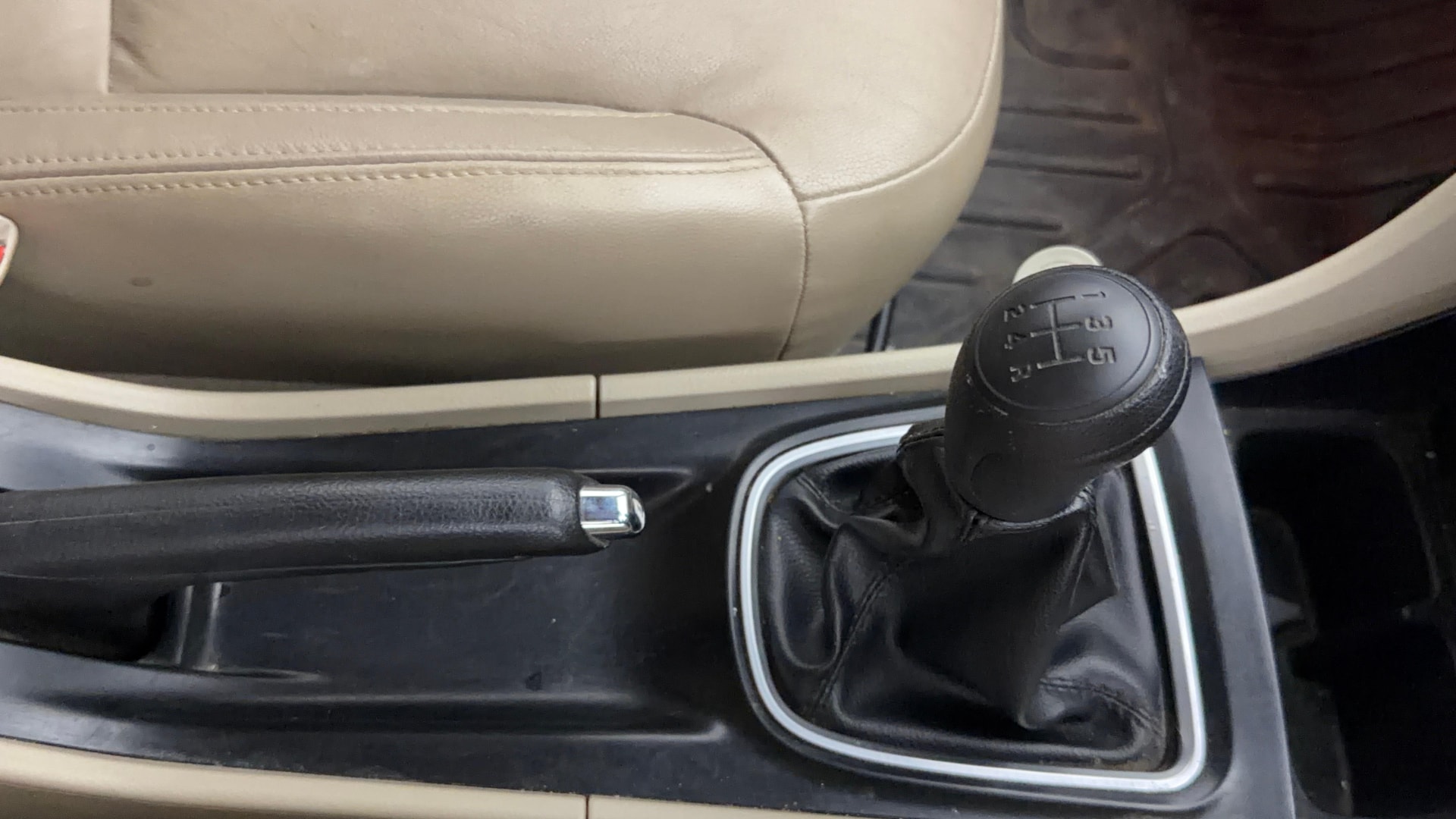 View 2015 Maruti Suzuki 1000 Base Variant Image 39 Used 2015 Maruti Suzuki 1000 Base Variant Image 39