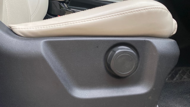 View Mahindra XUV700 Image 20 Used Mahindra XUV700 Image 20