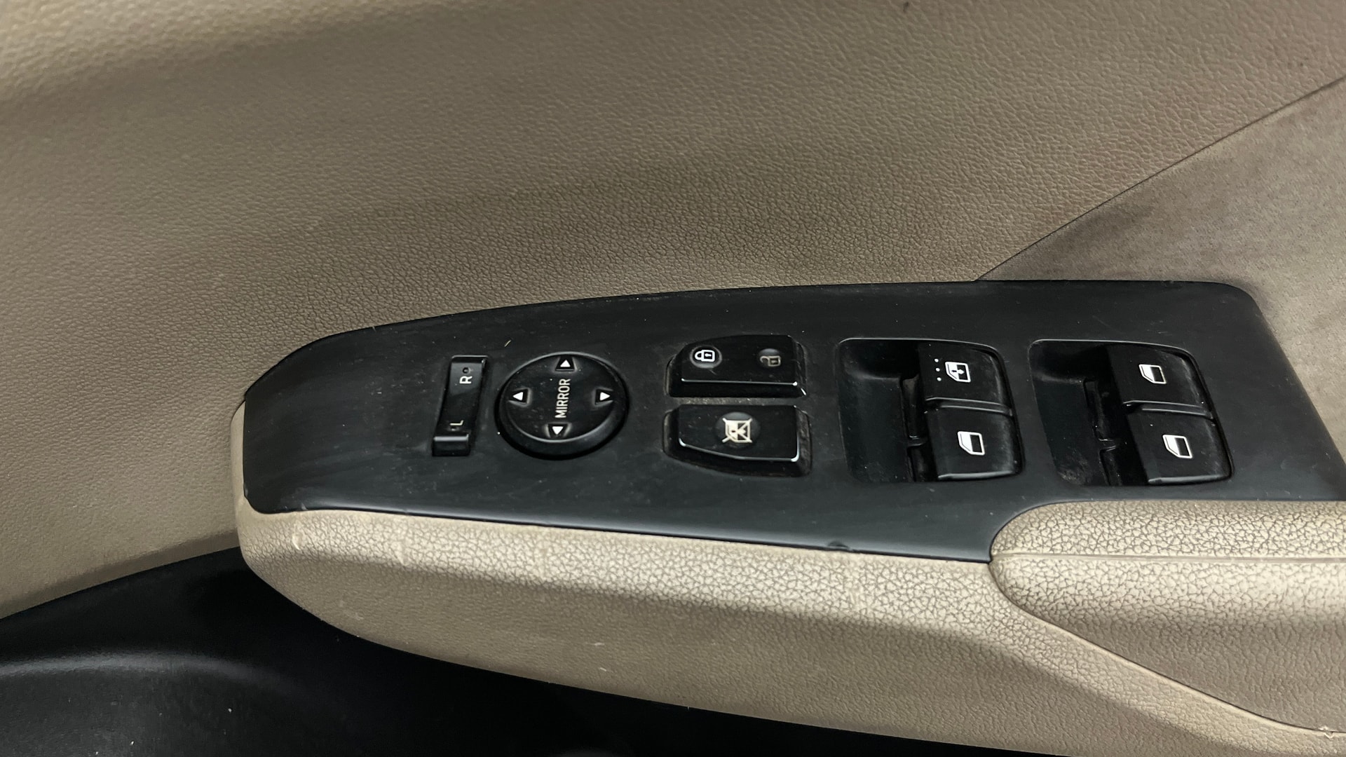 View 2017 Hyundai Verna 1.6 VTVT EX AT Image 33 Used 2017 Hyundai Verna 1.6 VTVT EX AT Image 33