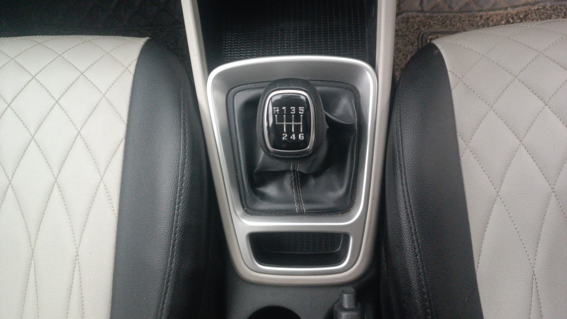 View 2023 Hyundai Venue S (O) 1.0 Turbo Petrol MT Image 39 Used 2023 Hyundai Venue S (O) 1.0 Turbo Petrol MT Image 39