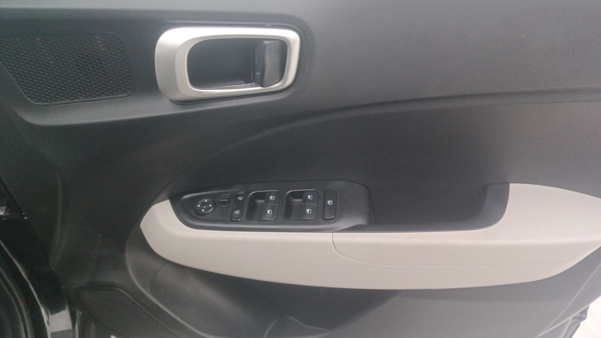 View 2023 Hyundai Venue S (O) 1.0 Turbo Petrol MT Image 34 Used 2023 Hyundai Venue S (O) 1.0 Turbo Petrol MT Image 34