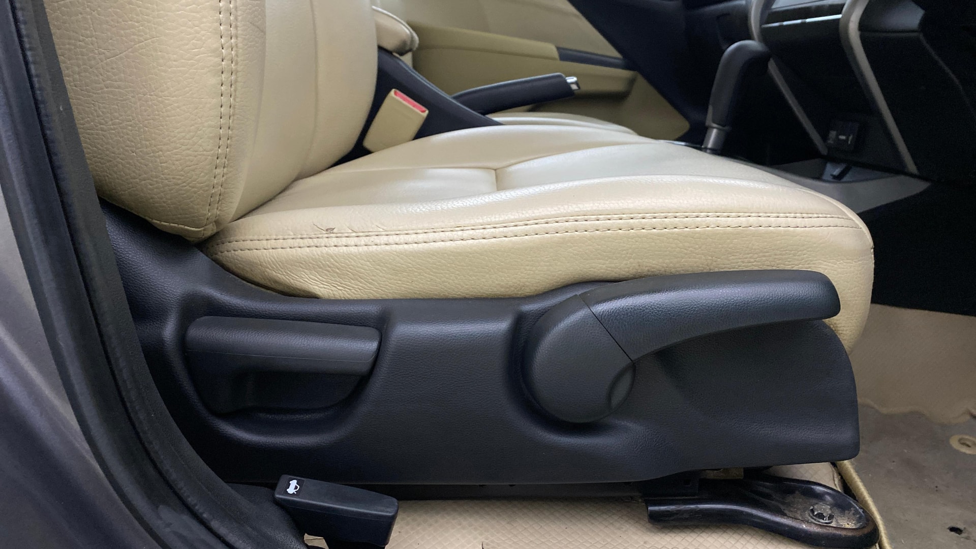 View 2017 Honda City ZX MT Diesel Anniversary Edition Image 19 Used 2017 Honda City ZX MT Diesel Anniversary Edition Image 19