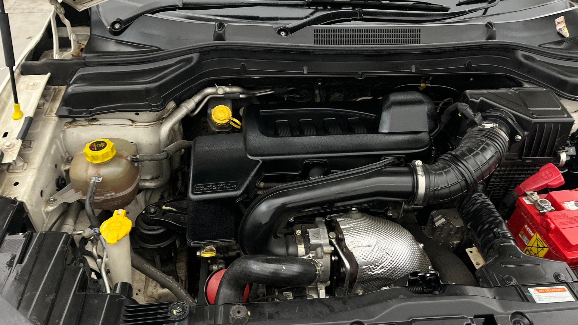 View 2019 Mahindra XUV300 W4 Petrol BS IV Image 4 Used 2019 Mahindra XUV300 W4 Petrol BS IV Image 4