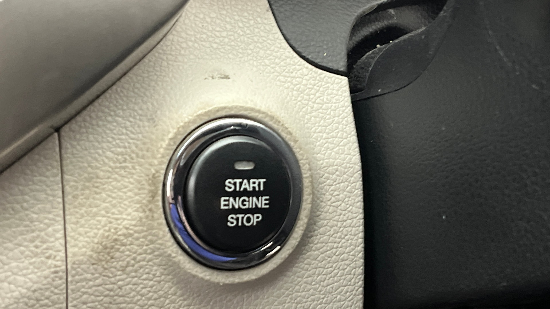 View 2019 Mahindra XUV300 W4 Petrol BS IV Image 35 Used 2019 Mahindra XUV300 W4 Petrol BS IV Image 35