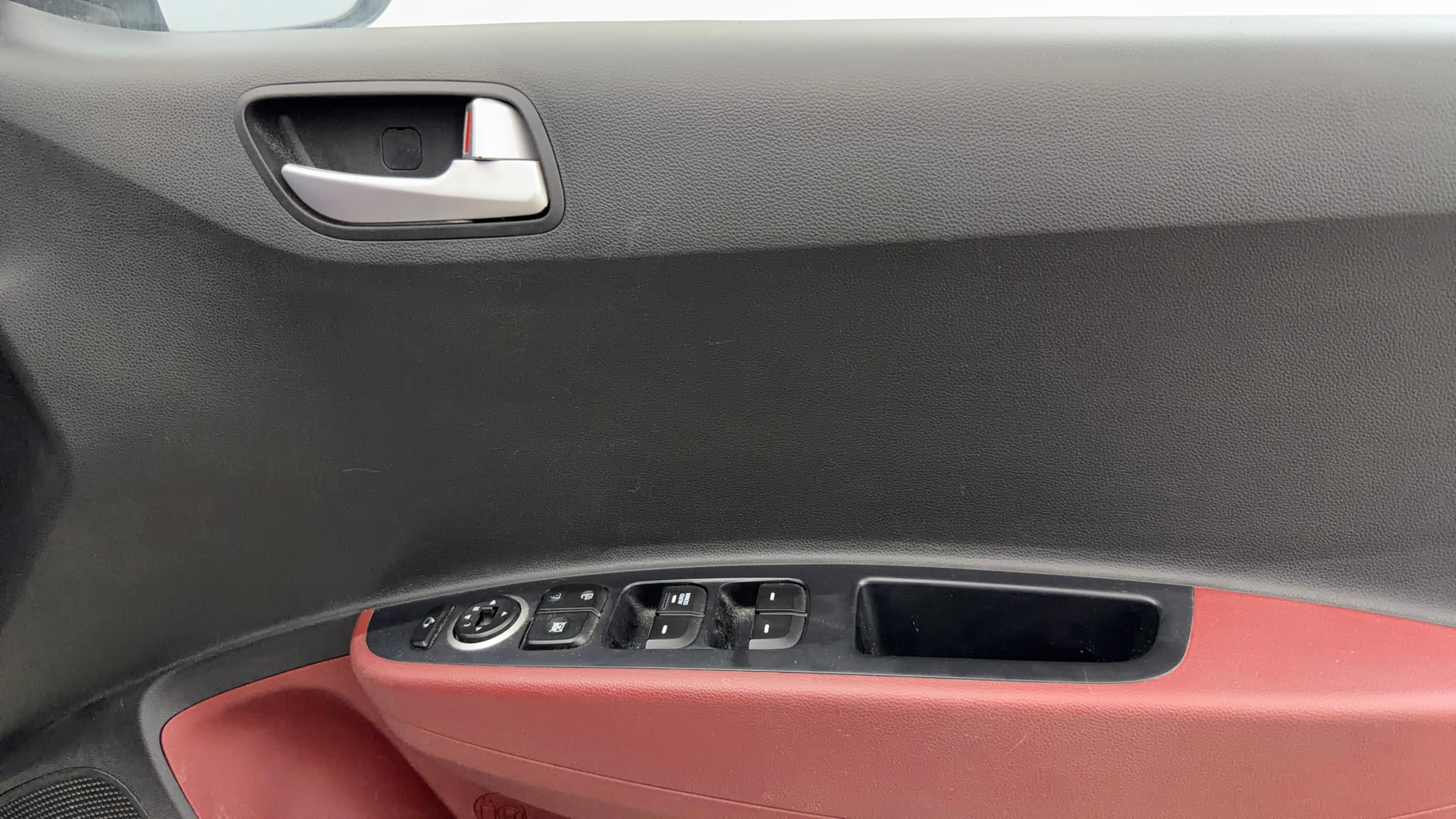View 2017 Hyundai Grand i10 Sportz 1.2 Kappa Image 33 Used 2017 Hyundai Grand i10 Sportz 1.2 Kappa Image 33