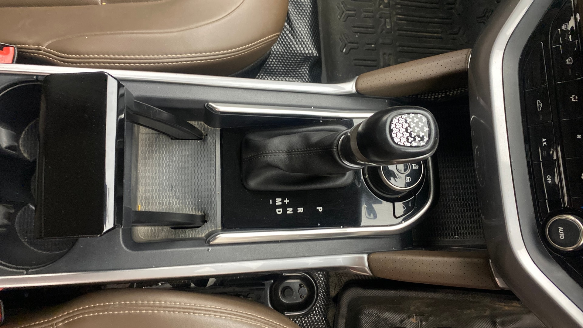 View 2020 Tata Harrier XE Image 40 Used 2020 Tata Harrier XE Image 40