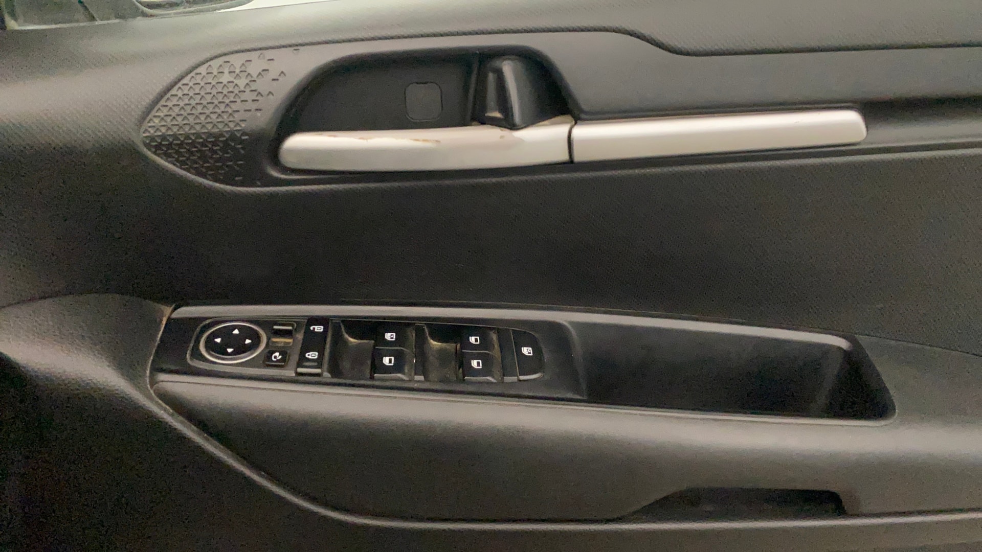 View 2020 Kia Sonet HTK Plus Petrol Image 34 Used 2020 Kia Sonet HTK Plus Petrol Image 34