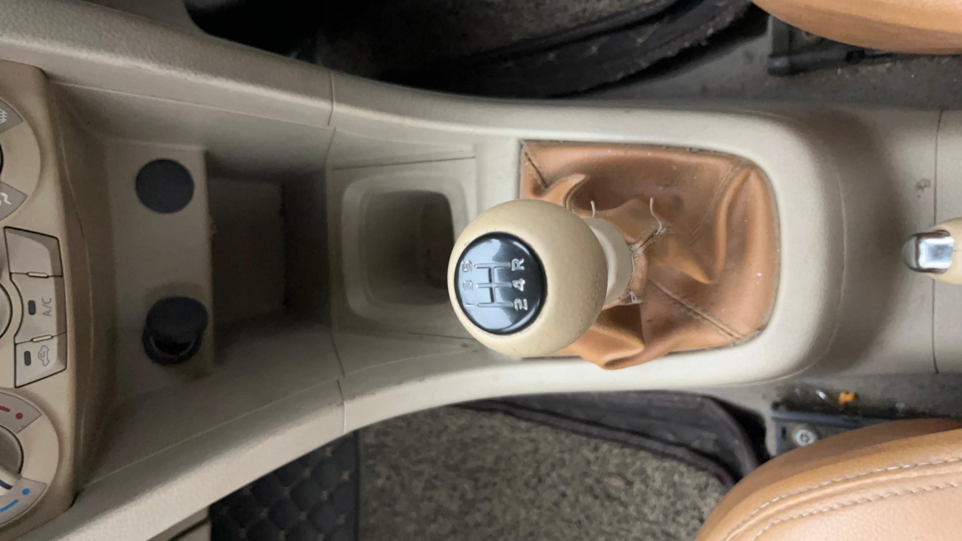 View 2014 Maruti Suzuki 1000 Base Variant Image 39 Used 2014 Maruti Suzuki 1000 Base Variant Image 39