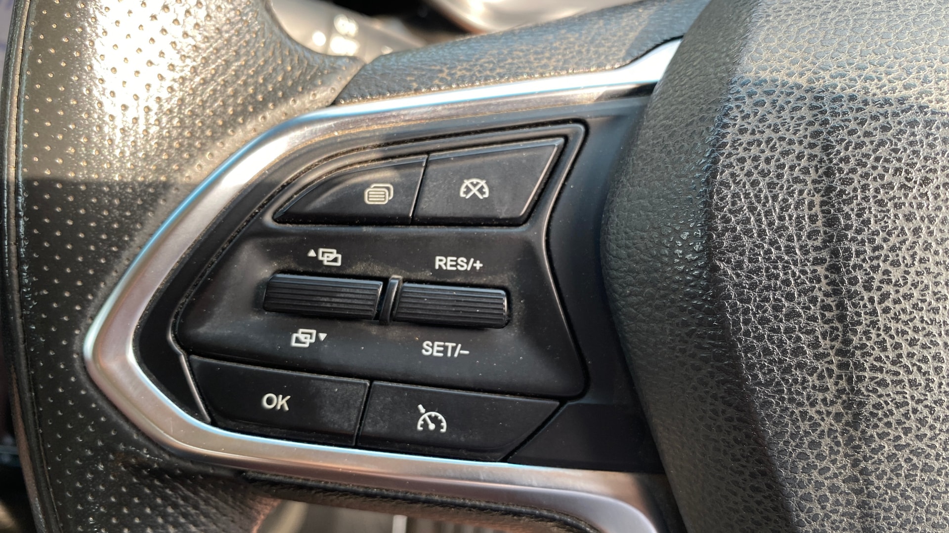 View 2023 MG Hector Plus Sharp Pro 6 Seater Petrol Image 3 Used 2023 MG Hector Plus Sharp Pro 6 Seater Petrol Image 3