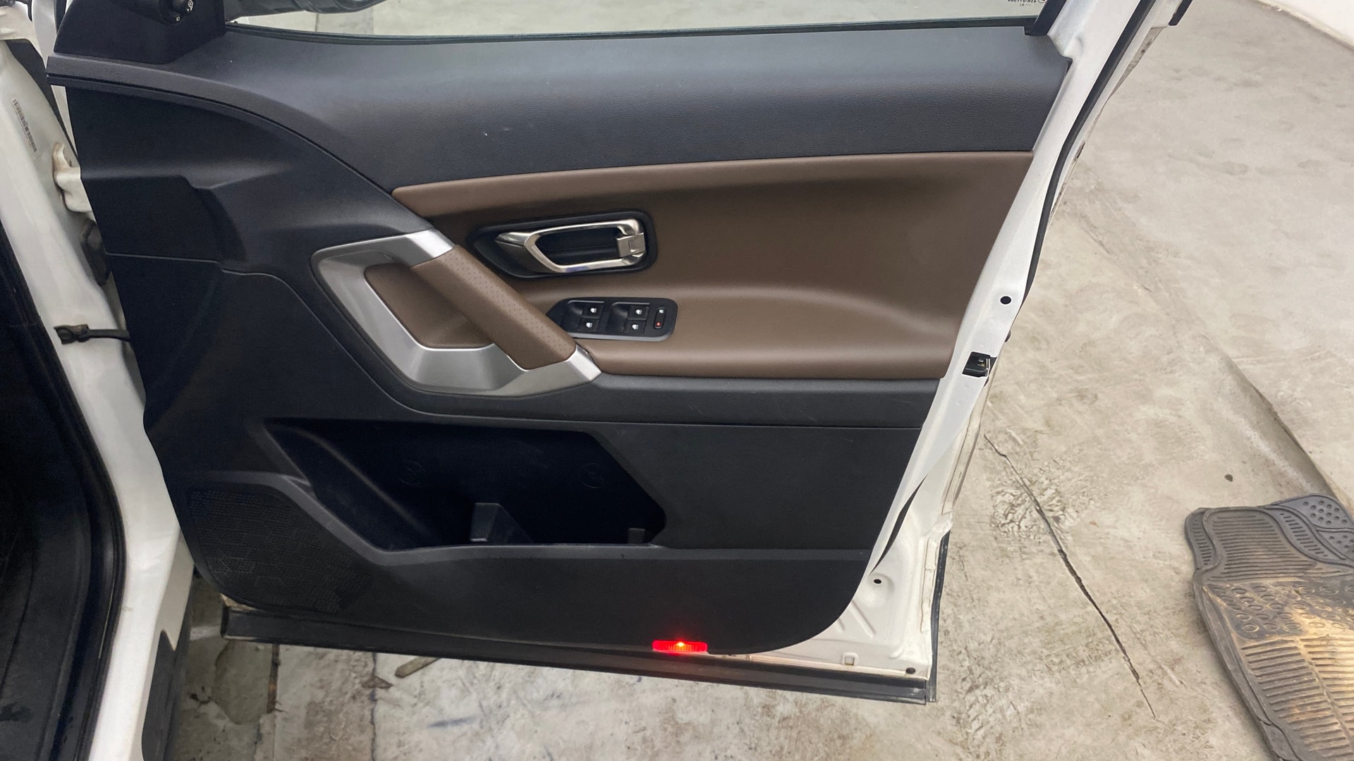 View 2020 Tata Harrier XE Image 35 Used 2020 Tata Harrier XE Image 35