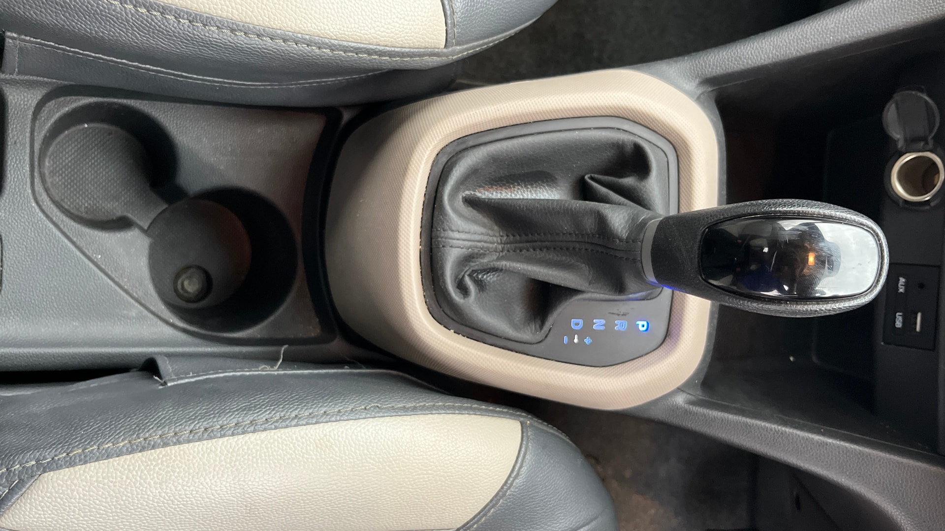 View 2017 Hyundai Grand i10 1.2 Sportz AT Petrol Image 38 Used 2017 Hyundai Grand i10 1.2 Sportz AT Petrol Image 38