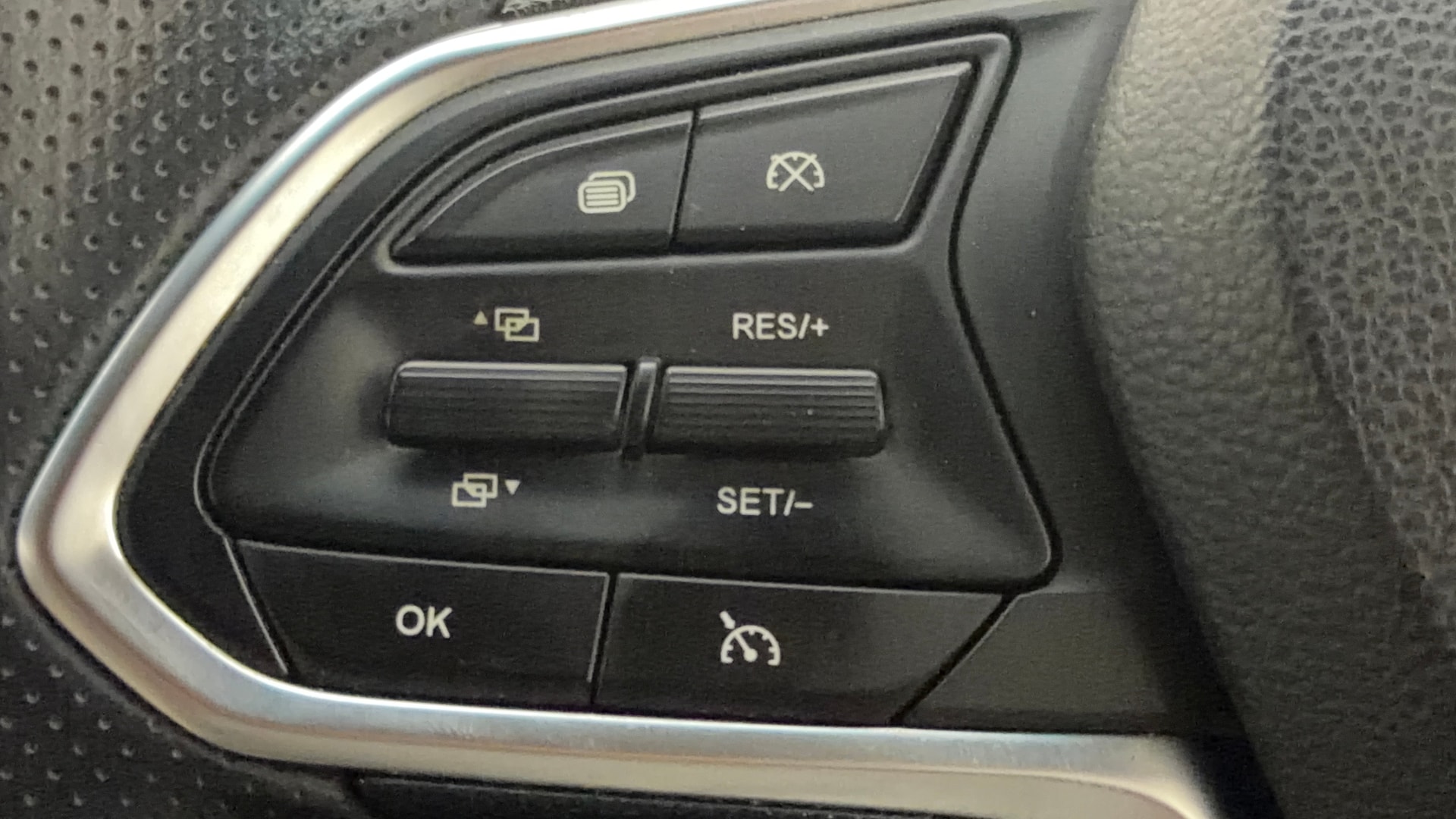 View 2023 MG Hector Sharp Hybrid BS IV Image 3 Used 2023 MG Hector Sharp Hybrid BS IV Image 3