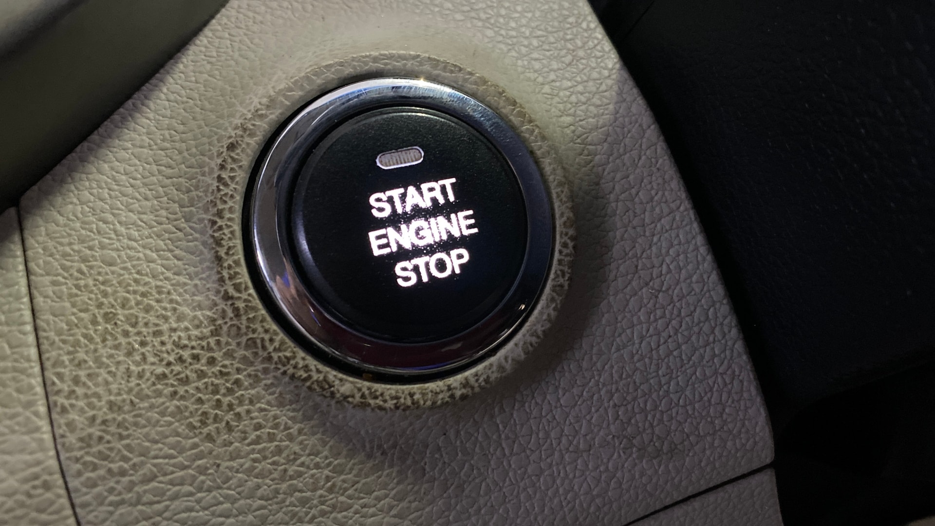 View 2019 Mahindra XUV300 W4 Petrol BS IV Image 42 Used 2019 Mahindra XUV300 W4 Petrol BS IV Image 42