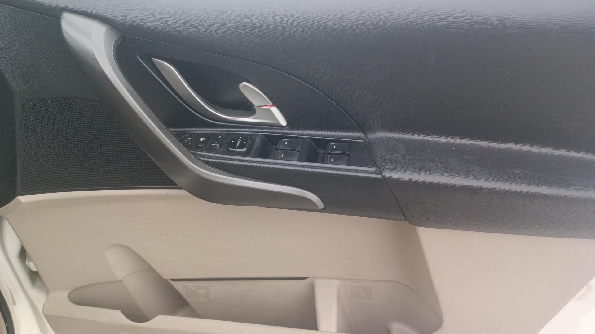 View 2017 Mahindra XUV500 W10 FWD AT Image 41 Used 2017 Mahindra XUV500 W10 FWD AT Image 41