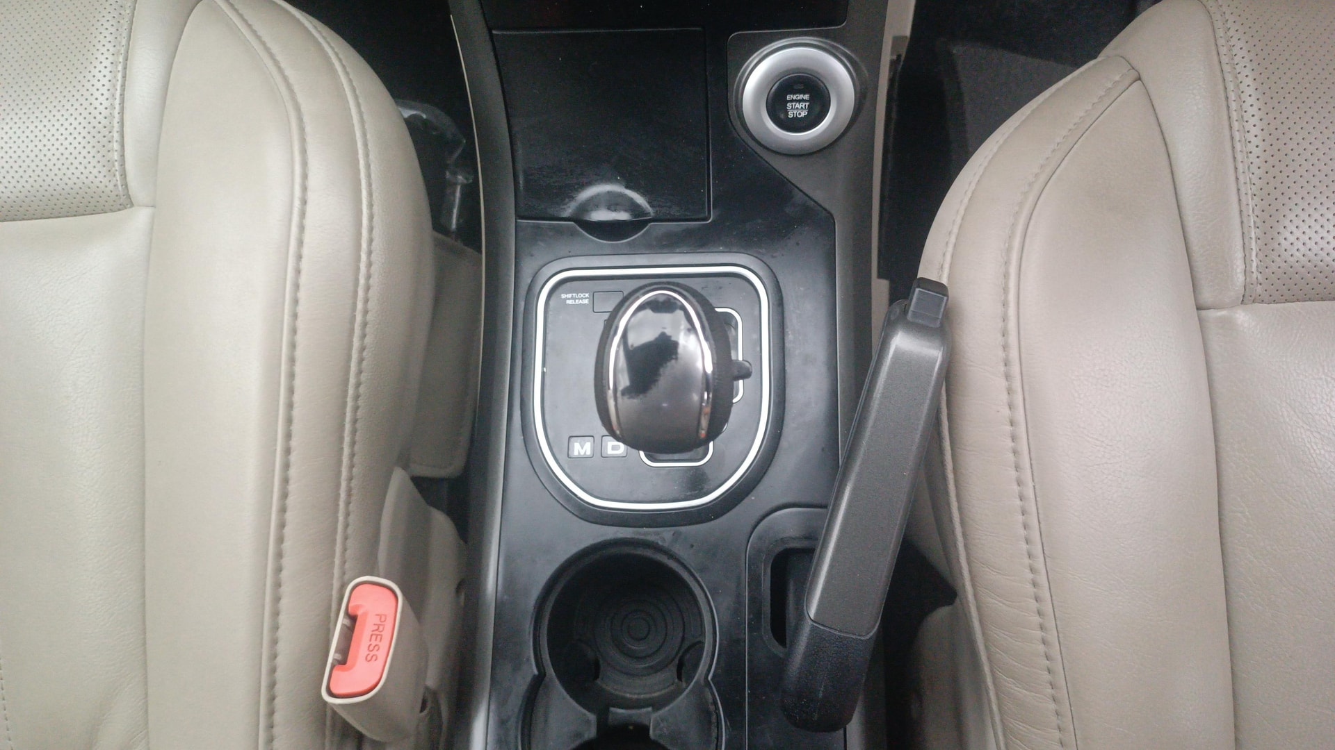 View 2017 Mahindra XUV500 W10 FWD AT Image 44 Used 2017 Mahindra XUV500 W10 FWD AT Image 44