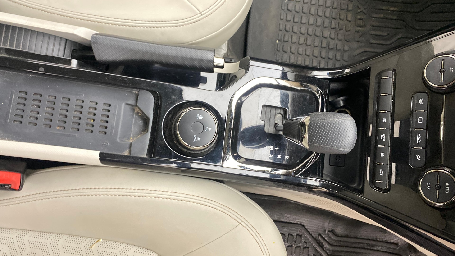 View 2022 Tata Nexon Revotron XE Image 40 Used 2022 Tata Nexon Revotron XE Image 40