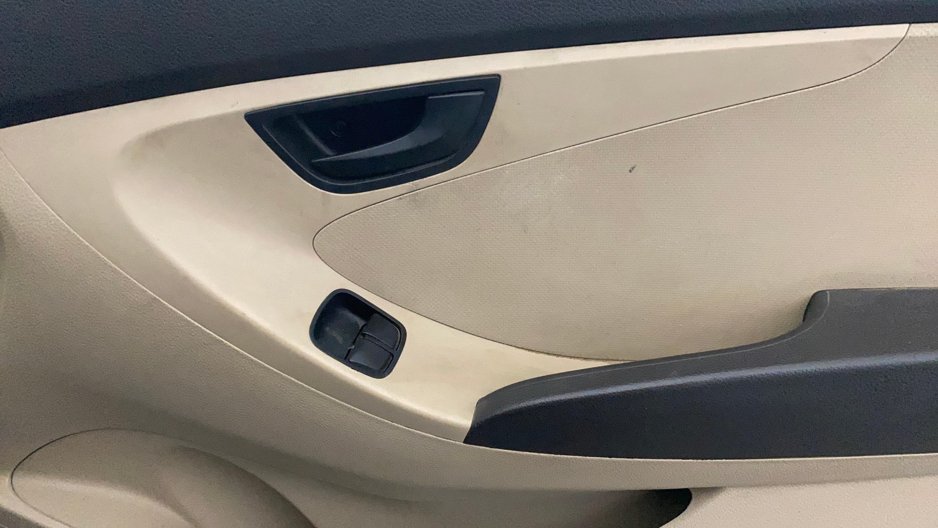 View 2013 Hyundai EON Era Plus Image 33 Used 2013 Hyundai EON Era Plus Image 33