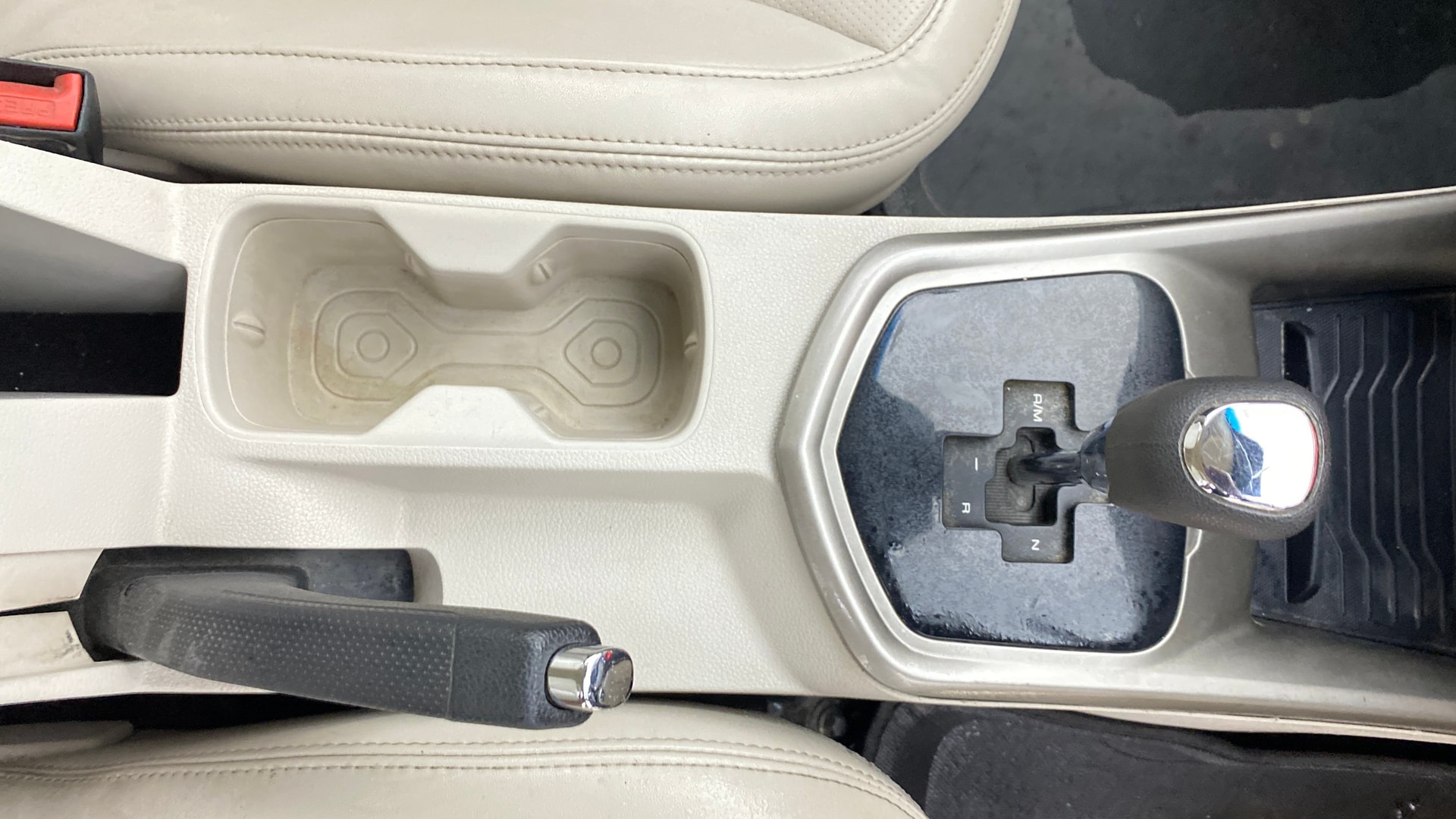 View 2019 Mahindra XUV300 W4 Petrol BS IV Image 43 Used 2019 Mahindra XUV300 W4 Petrol BS IV Image 43