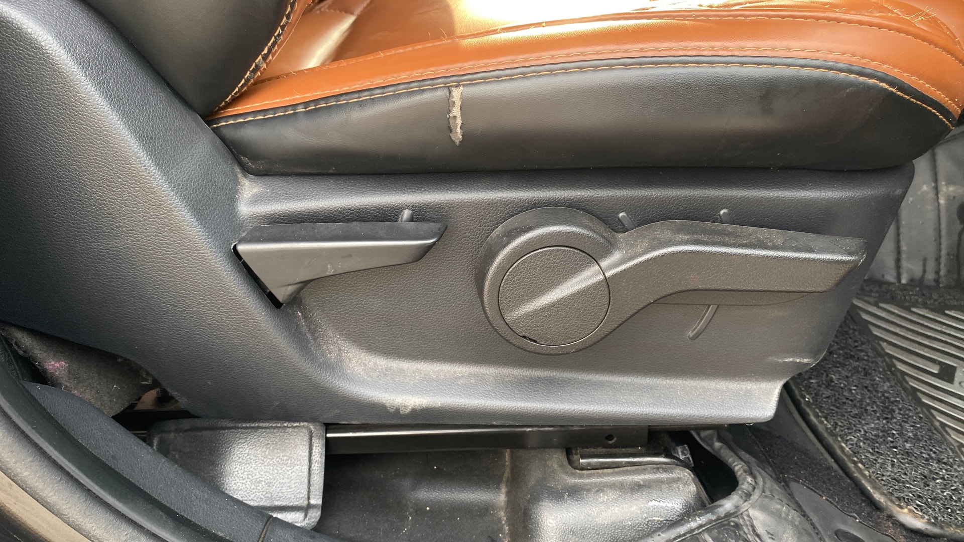 View 2022 Mahindra Thar AX Standard Manual Soft Top 6 Seater Image 19 Used 2022 Mahindra Thar AX Standard Manual Soft Top 6 Seater Image 19