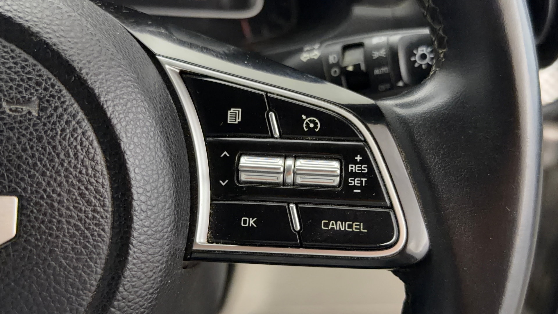 View 2023 Kia Sonet HTX iMT Petrol Image 3 Used 2023 Kia Sonet HTX iMT Petrol Image 3