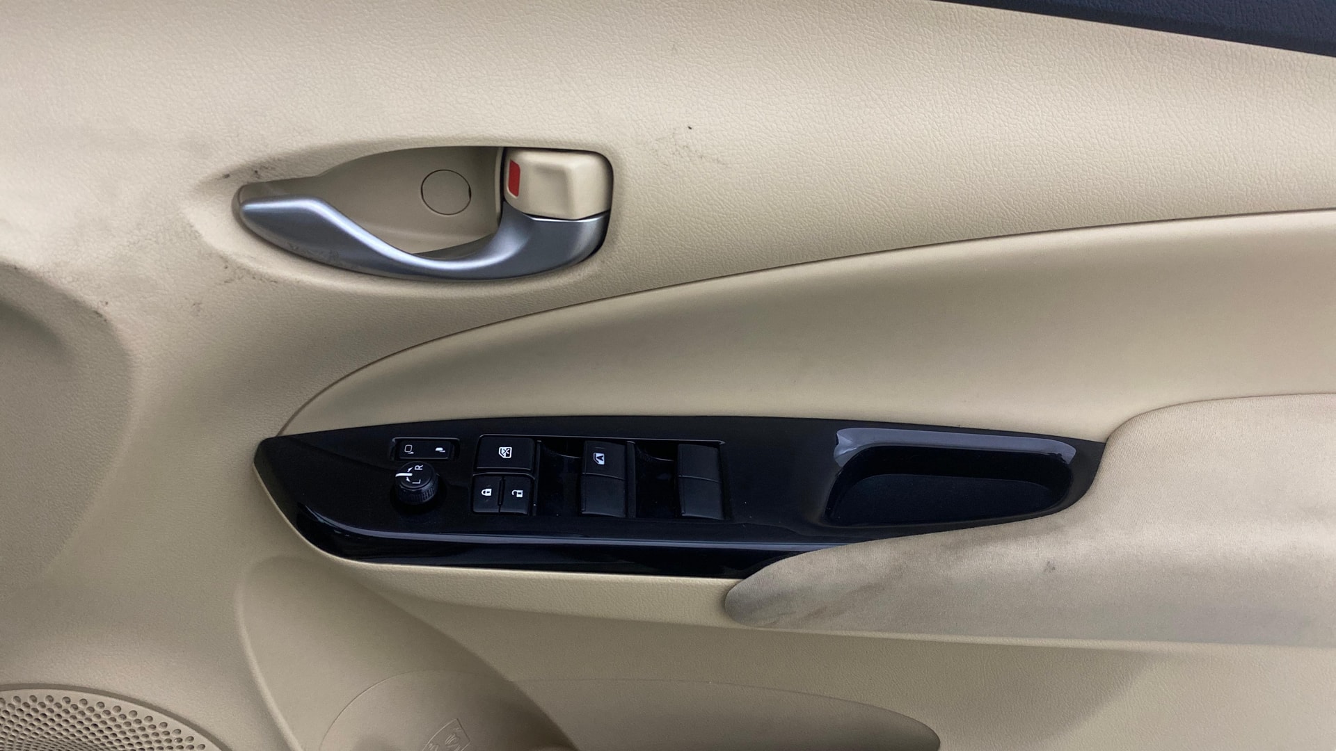 View 2018 Toyota Yaris G CVT Image 32 Used 2018 Toyota Yaris G CVT Image 32