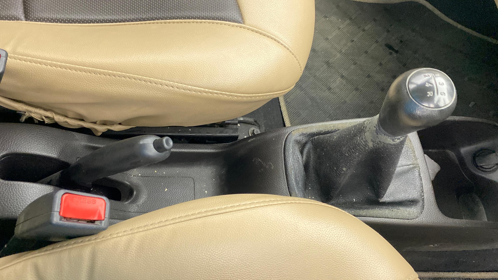 View 2016 Hyundai EON Magna Plus Image 38 Used 2016 Hyundai EON Magna Plus Image 38