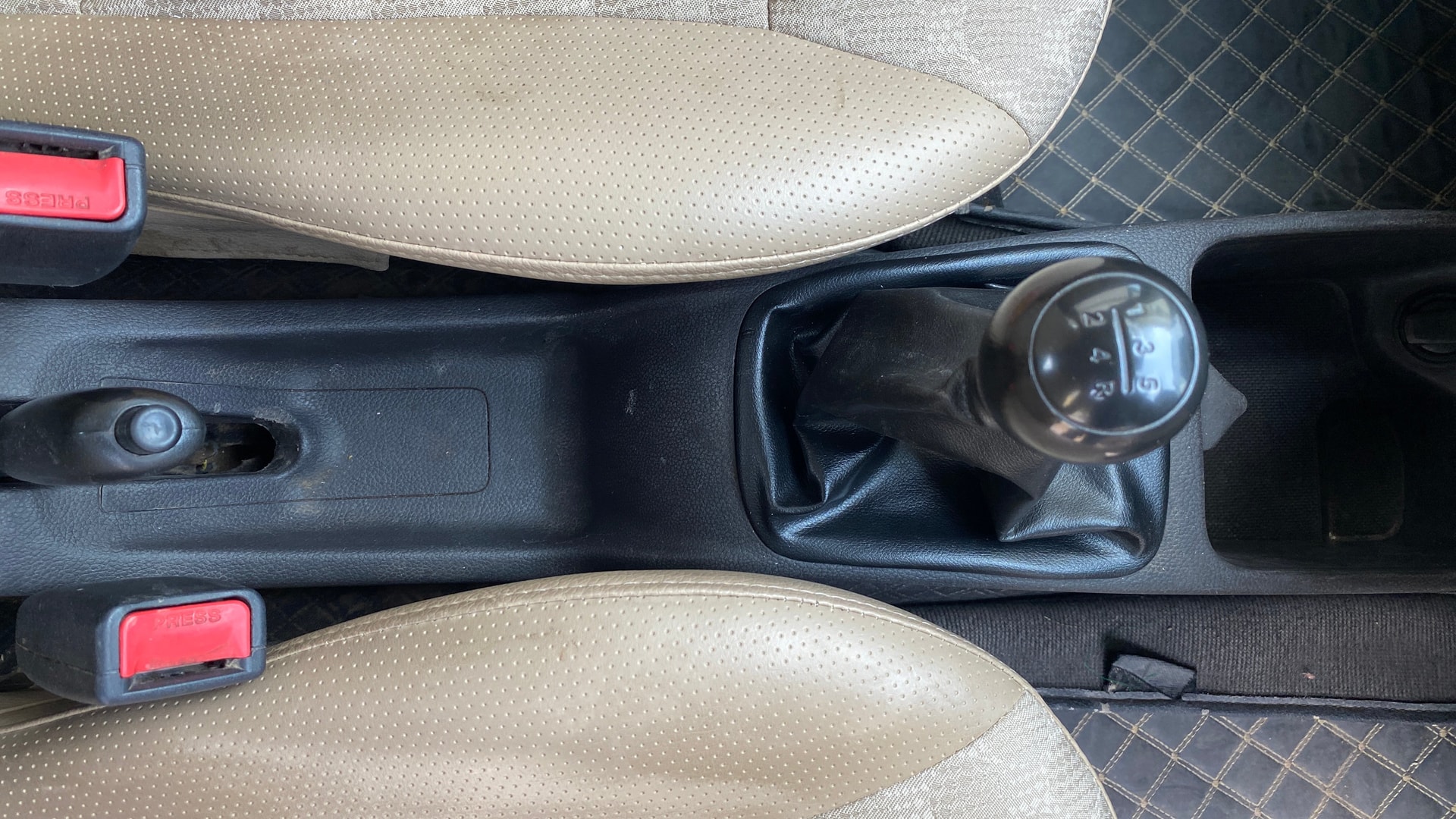 View 2017 Hyundai EON Magna Plus Image 37 Used 2017 Hyundai EON Magna Plus Image 37