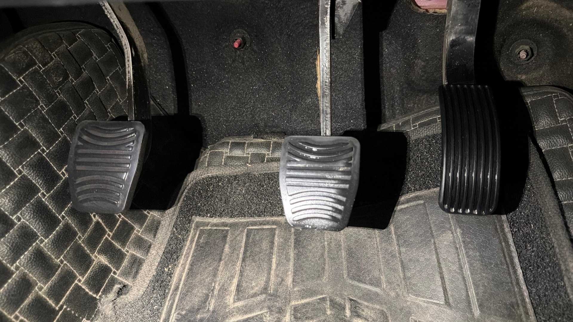 View 2024 Mahindra Thar AX Standard Manual Soft Top 6 Seater Image 9 Used 2024 Mahindra Thar AX Standard Manual Soft Top 6 Seater Image 9
