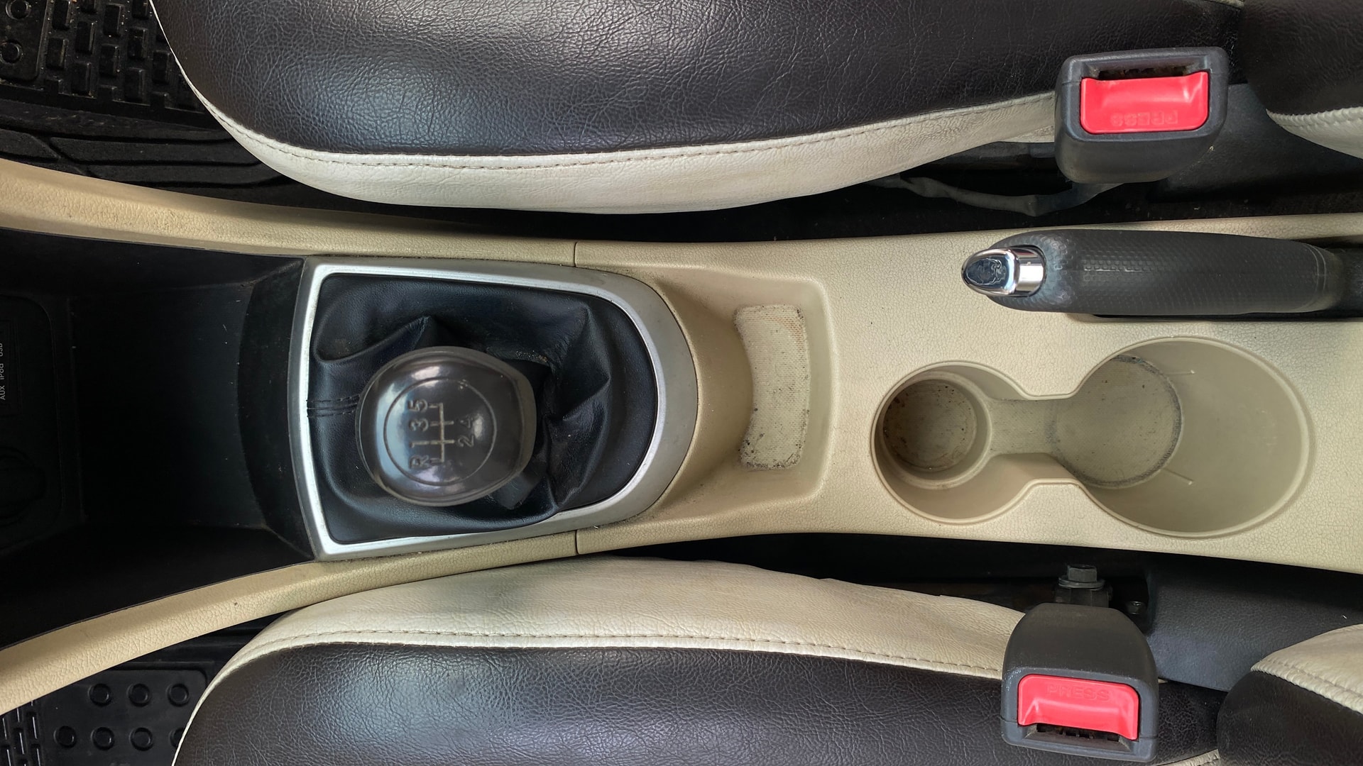 View 2014 Hyundai Fluidic Verna 1.6 VTVT SX Image 39 Used 2014 Hyundai Fluidic Verna 1.6 VTVT SX Image 39