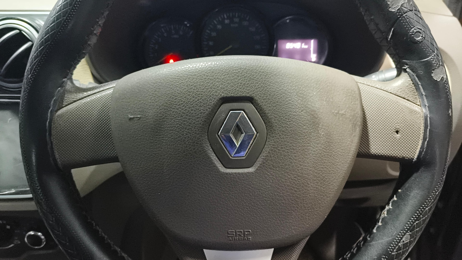 View 2016 Renault Lodgy 85 PS RxL 8 Seater Image 3 Used 2016 Renault Lodgy 85 PS RxL 8 Seater Image 3