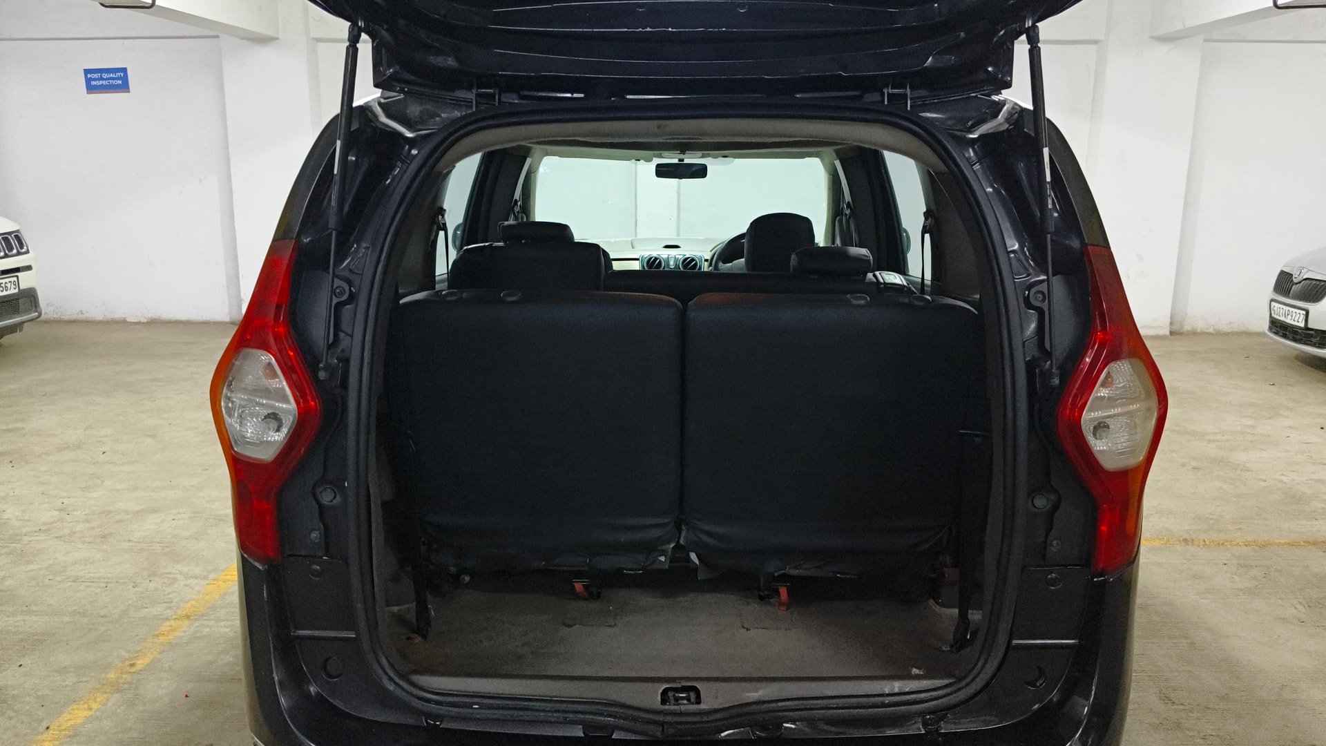View 2016 Renault Lodgy 85 PS RxL 8 Seater Image 7 Used 2016 Renault Lodgy 85 PS RxL 8 Seater Image 7
