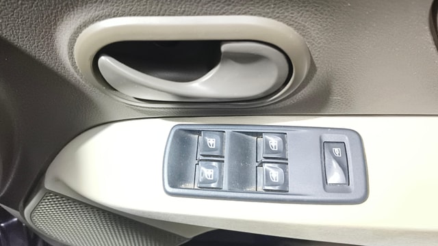 View Renault Lodgy Image 40 Used Renault Lodgy Image 40