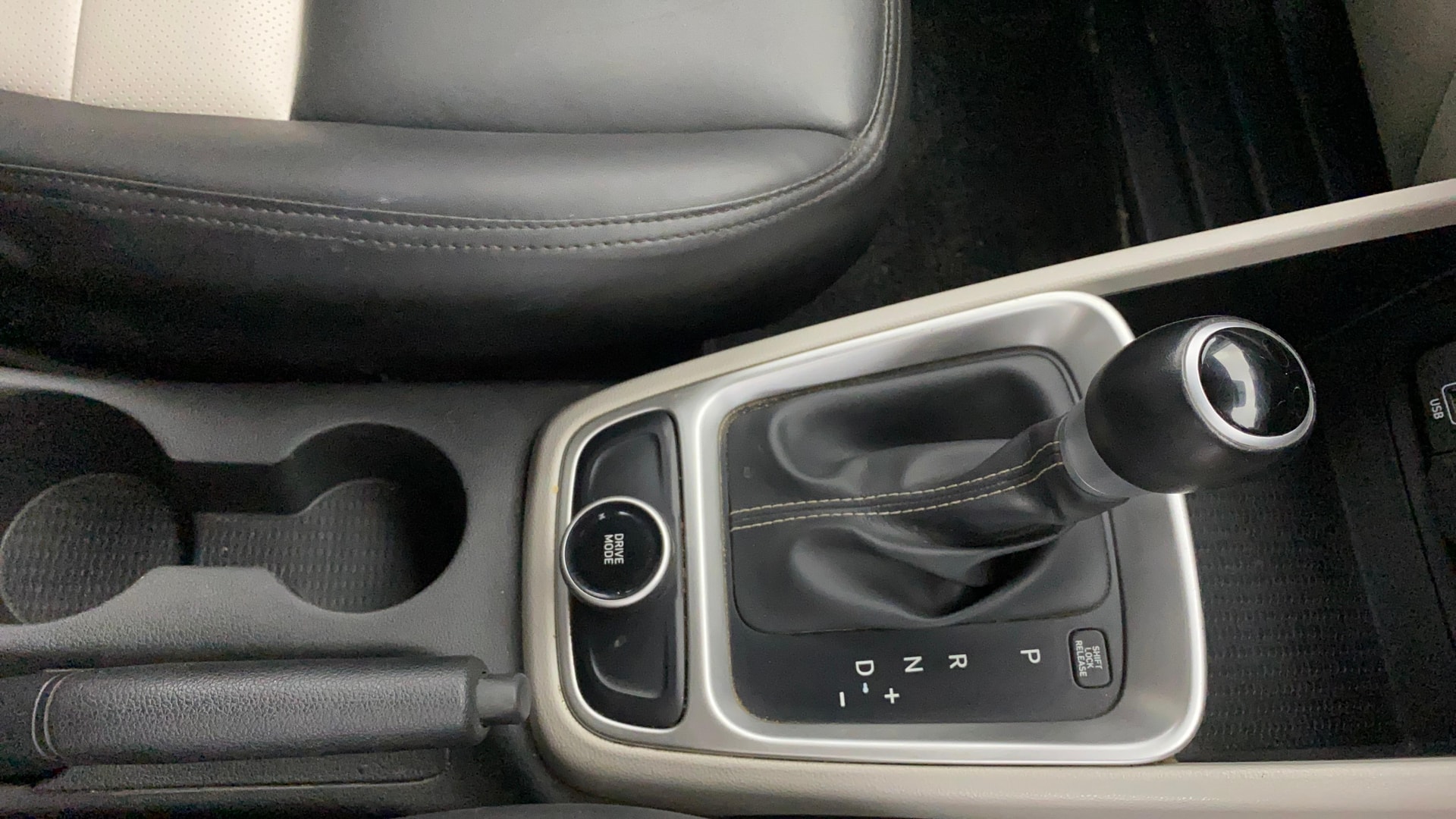 View 2022 Hyundai Venue S (O) 1.0 Turbo Petrol DCT Image 39 Used 2022 Hyundai Venue S (O) 1.0 Turbo Petrol DCT Image 39