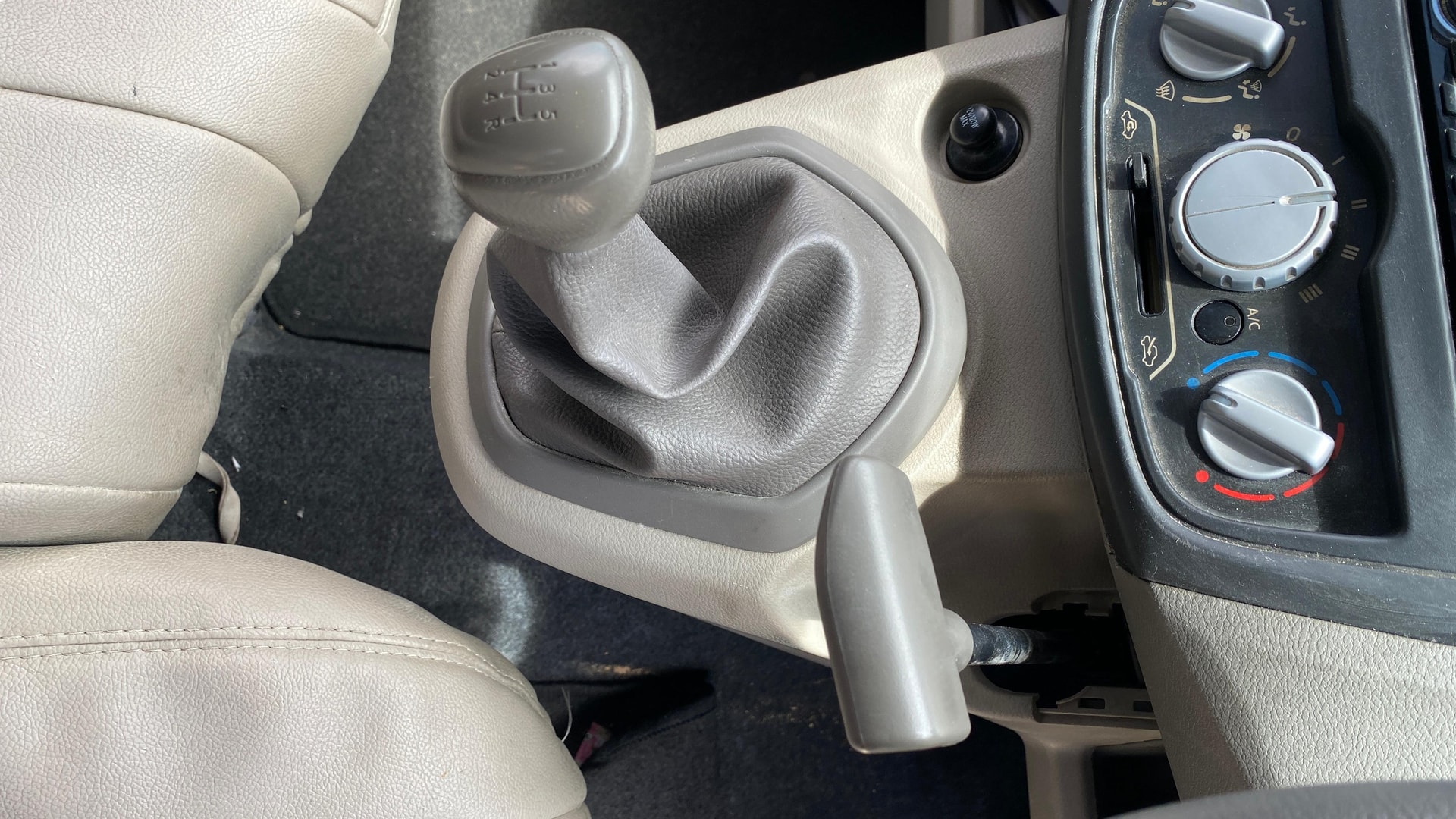 View 2015 Datsun Go T Image 37 Used 2015 Datsun Go T Image 37