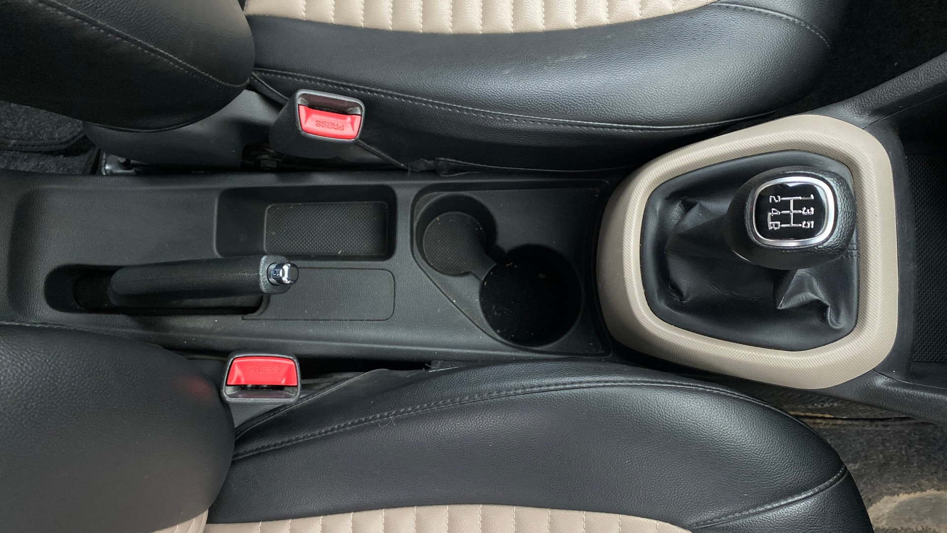 View 2019 Hyundai Grand i10 Sportz 1.2 Kappa Image 38 Used 2019 Hyundai Grand i10 Sportz 1.2 Kappa Image 38