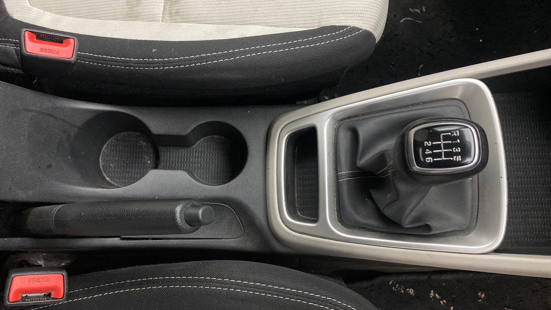 View 2022 Hyundai Venue S Plus 1.5 Diesel MT Image 38 Used 2022 Hyundai Venue S Plus 1.5 Diesel MT Image 38