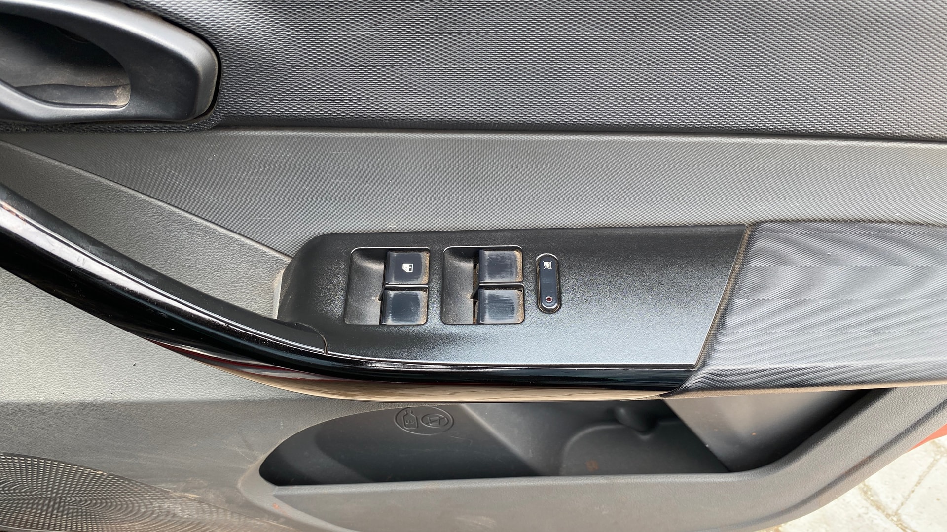View 2018 Tata Tigor XE Diesel Image 41 Used 2018 Tata Tigor XE Diesel Image 41