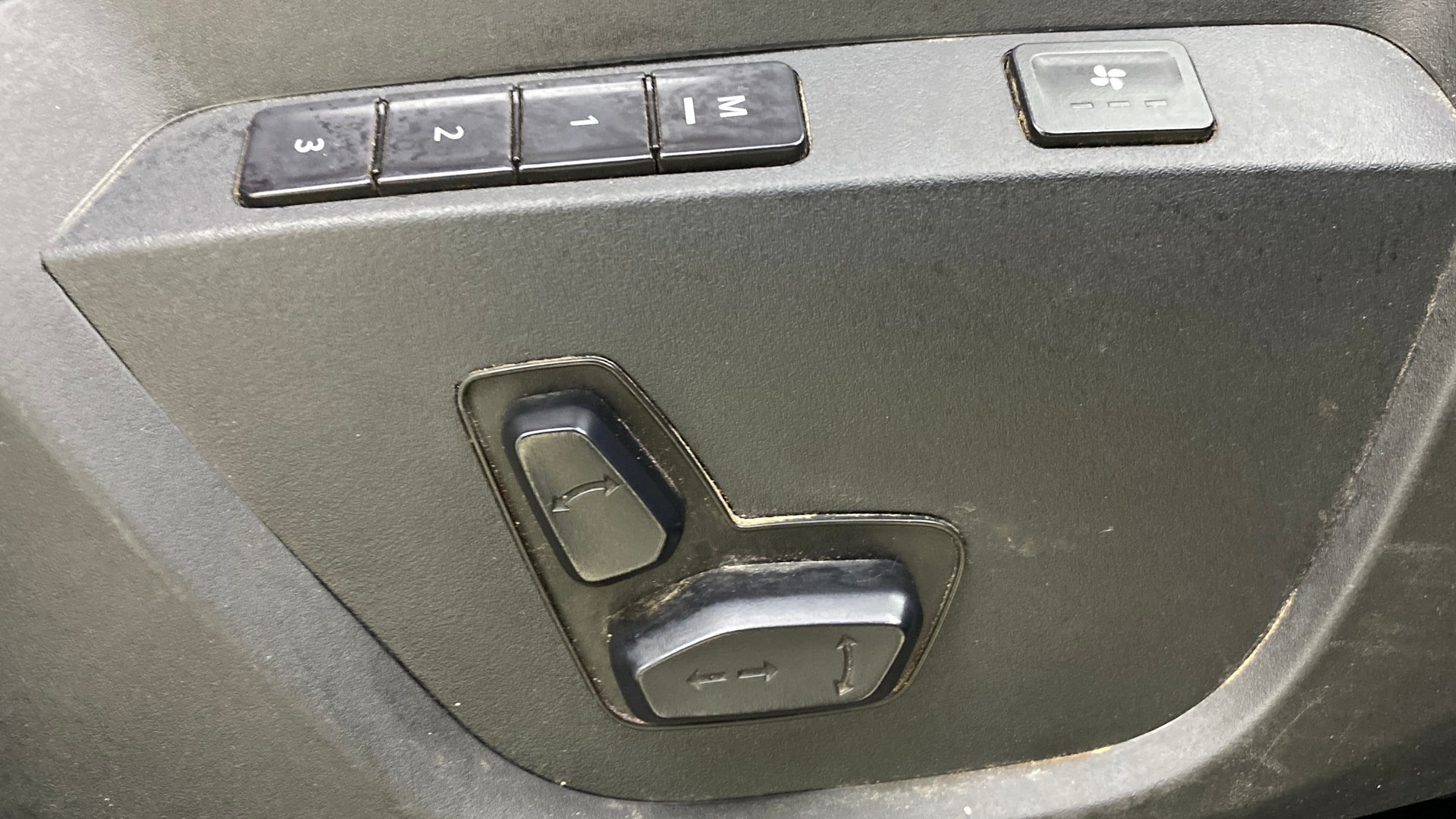 View 2023 Tata Harrier XE Image 10 Used 2023 Tata Harrier XE Image 10