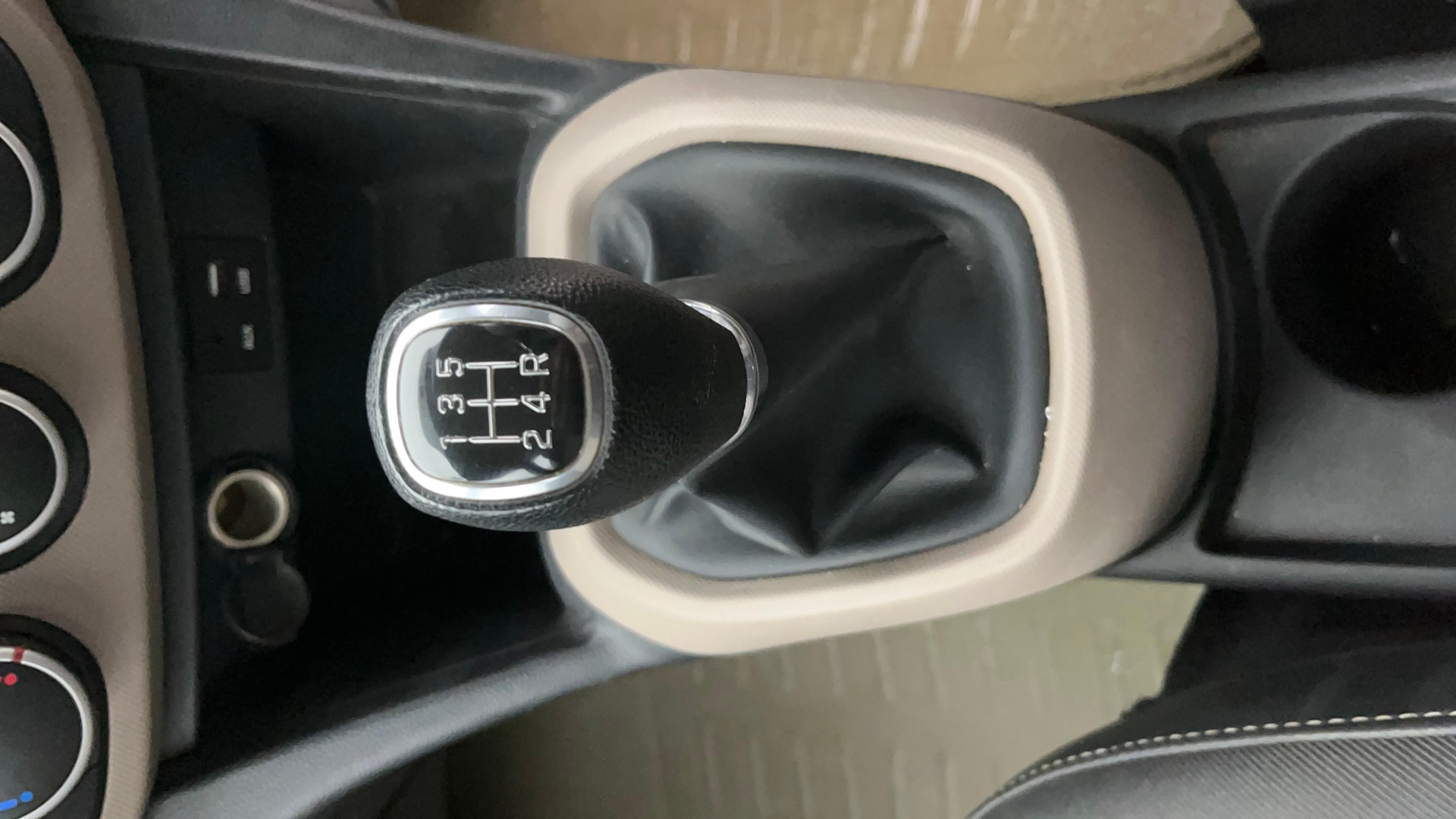 View 2016 Hyundai Grand i10 1.2 Asta Petrol Image 38 Used 2016 Hyundai Grand i10 1.2 Asta Petrol Image 38