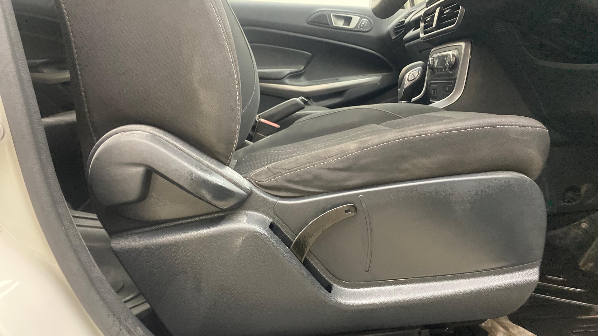 View 2019 Ford EcoSport 1.5 TDCi Diesel Ambiente BS IV Image 19 Used 2019 Ford EcoSport 1.5 TDCi Diesel Ambiente BS IV Image 19