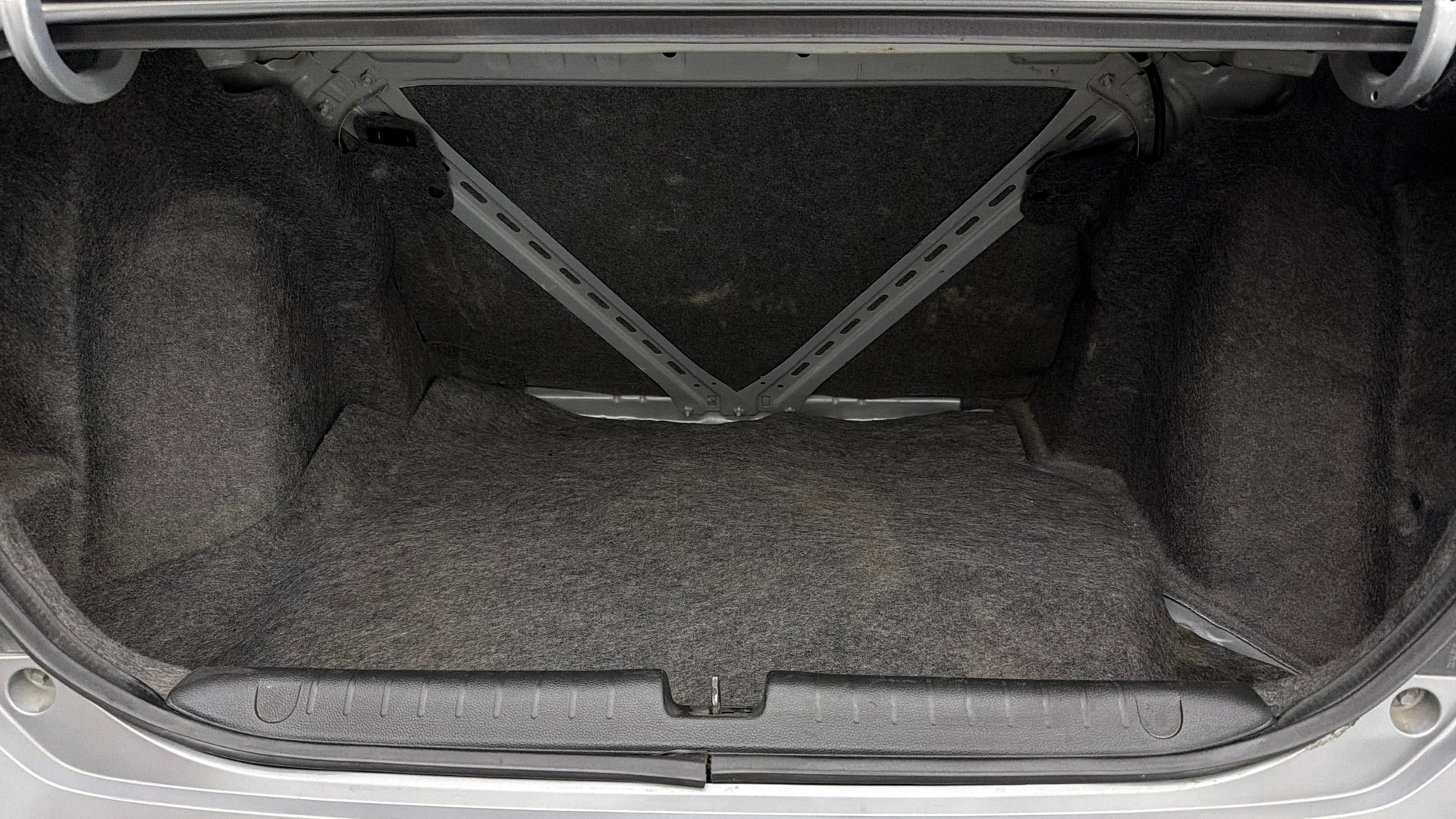 View 2018 Honda Amaze E MT Petrol BS IV Image 10 Used 2018 Honda Amaze E MT Petrol BS IV Image 10
