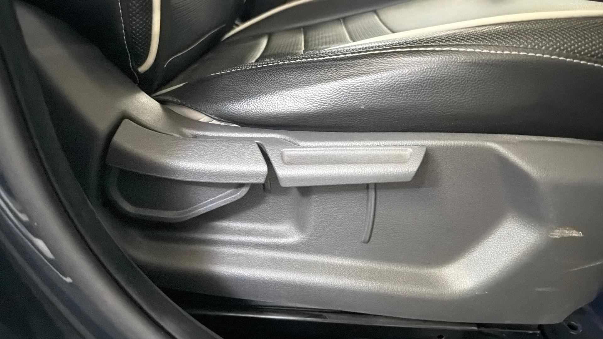 View 2023 Hyundai Aura SX MT CNG Image 18 Used 2023 Hyundai Aura SX MT CNG Image 18