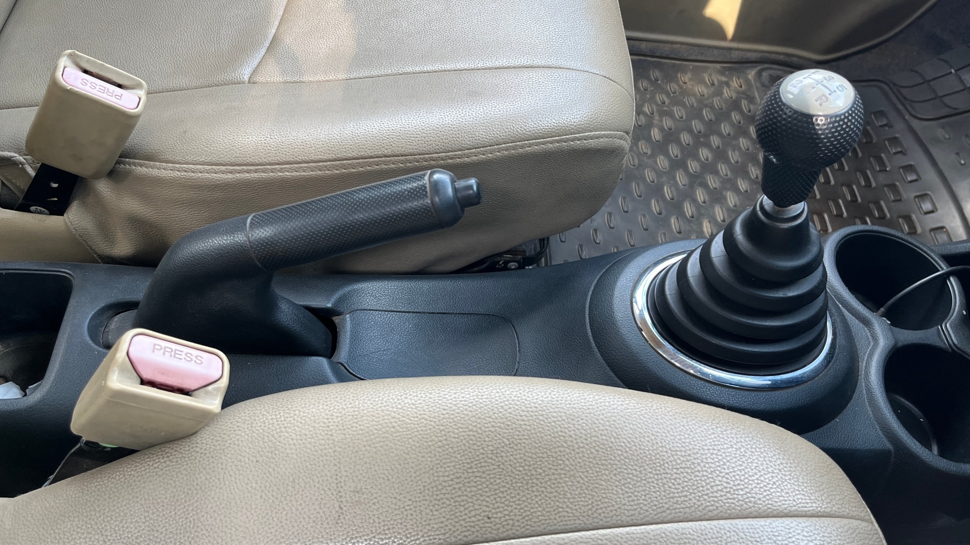 View 2015 Honda Amaze E MT Petrol BS IV Image 37 Used 2015 Honda Amaze E MT Petrol BS IV Image 37