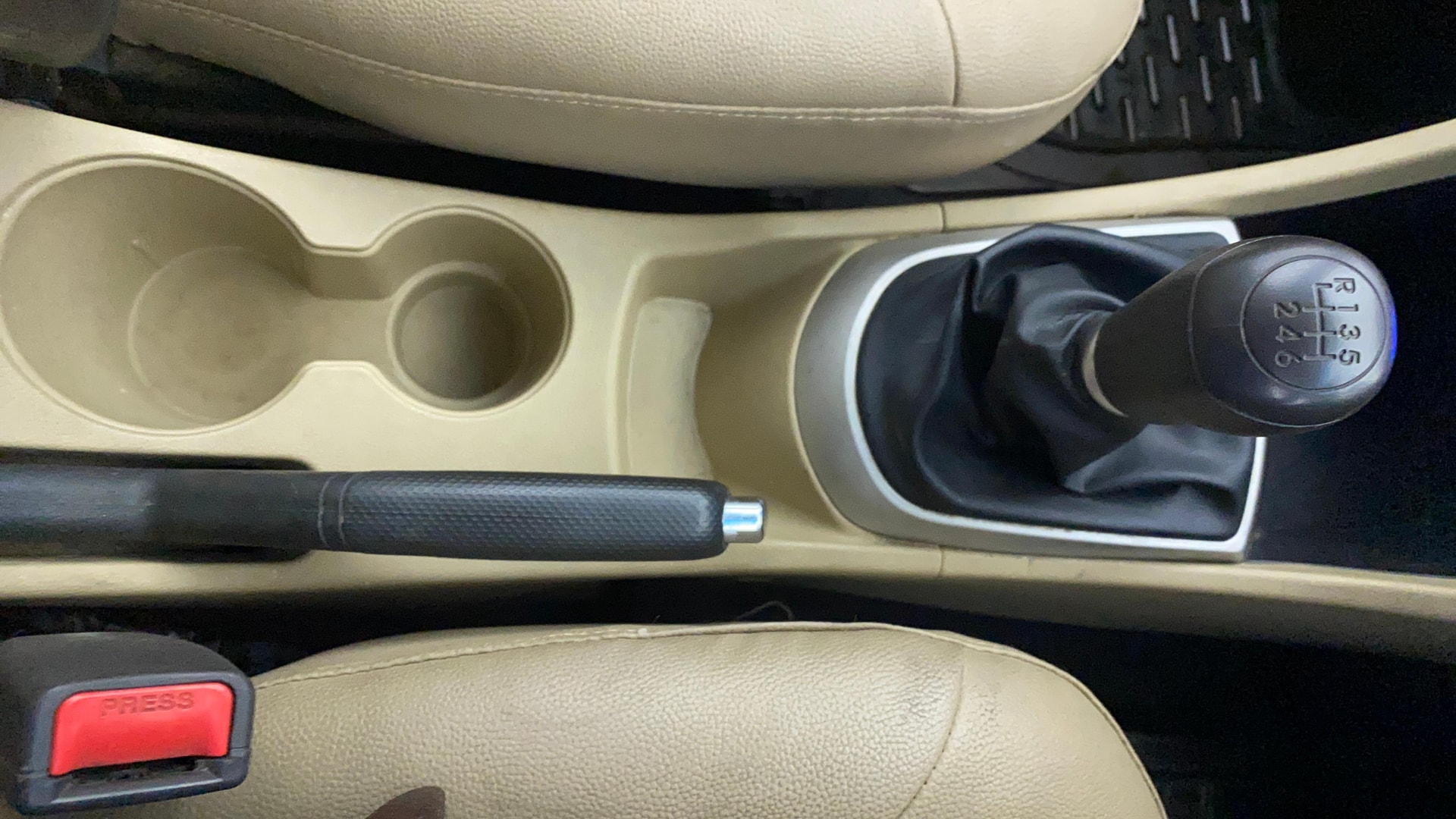 View 2013 Hyundai Fluidic Verna 1.6 CRDI SX Image 37 Used 2013 Hyundai Fluidic Verna 1.6 CRDI SX Image 37
