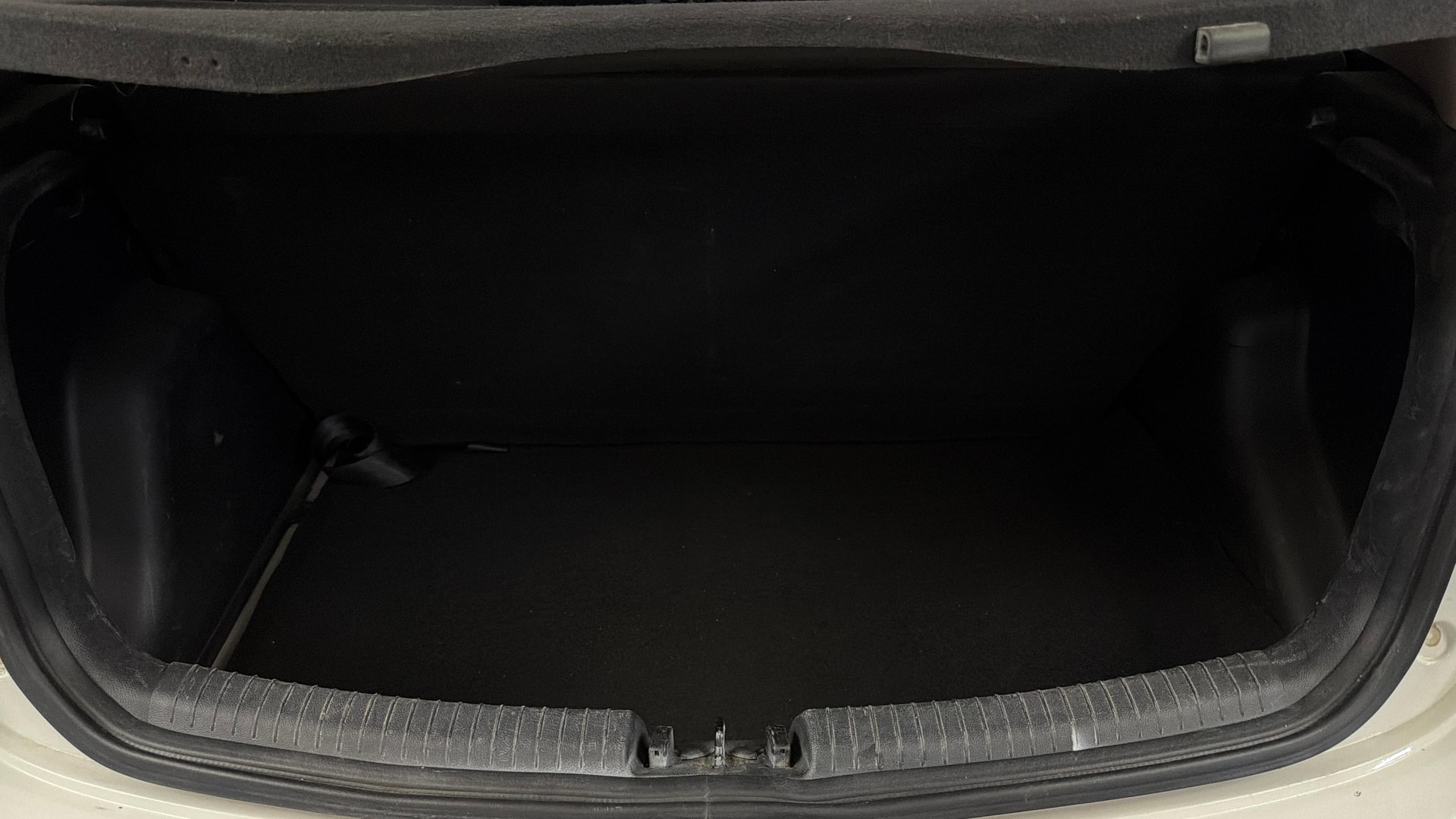 View 2016 Hyundai Grand i10 Sportz 1.2 Kappa Image 10 Used 2016 Hyundai Grand i10 Sportz 1.2 Kappa Image 10