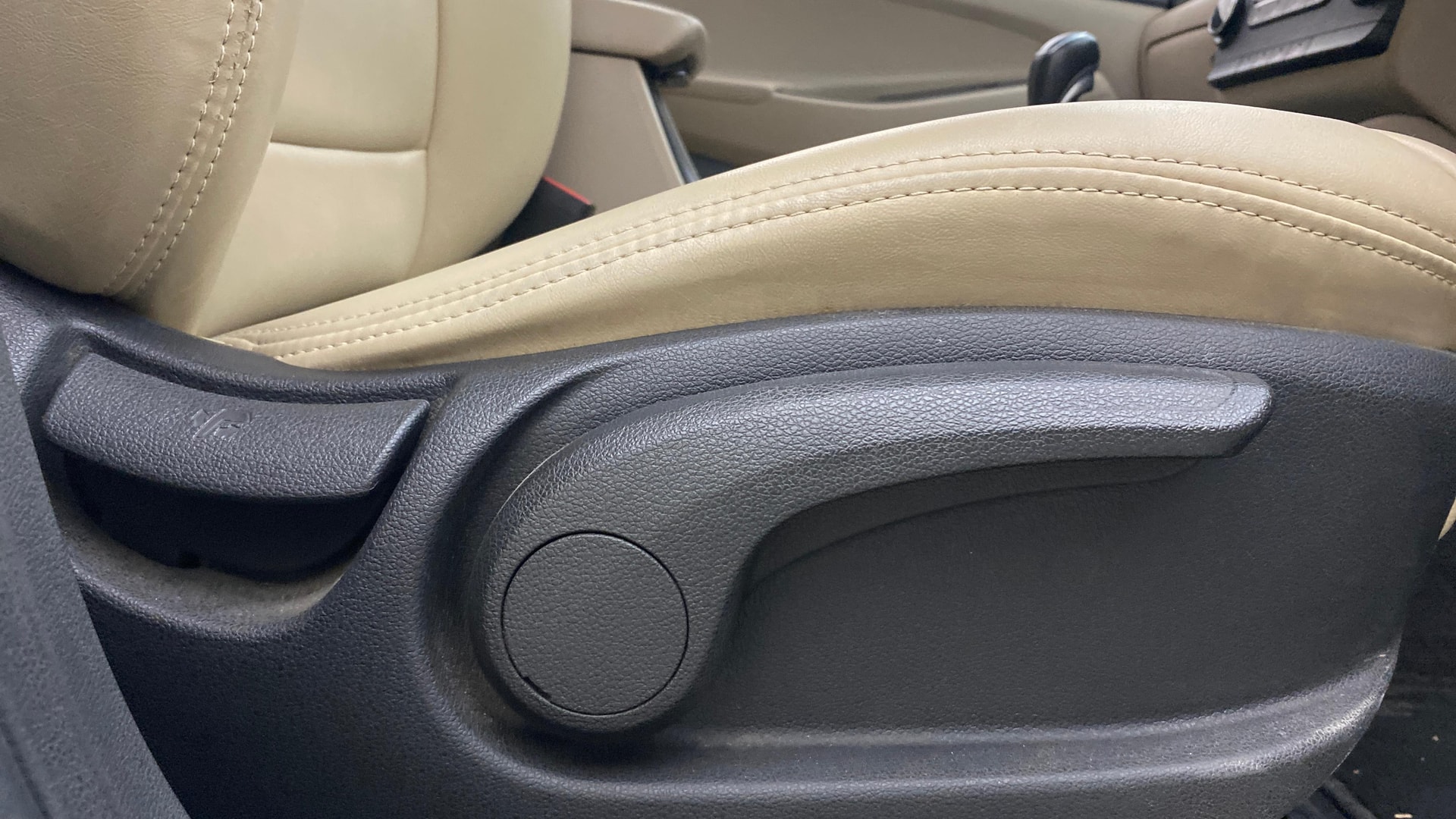 View 2018 Hyundai Tucson Nu 2.0 6-Speed Manual Base BS IV Image 18 Used 2018 Hyundai Tucson Nu 2.0 6-Speed Manual Base BS IV Image 18