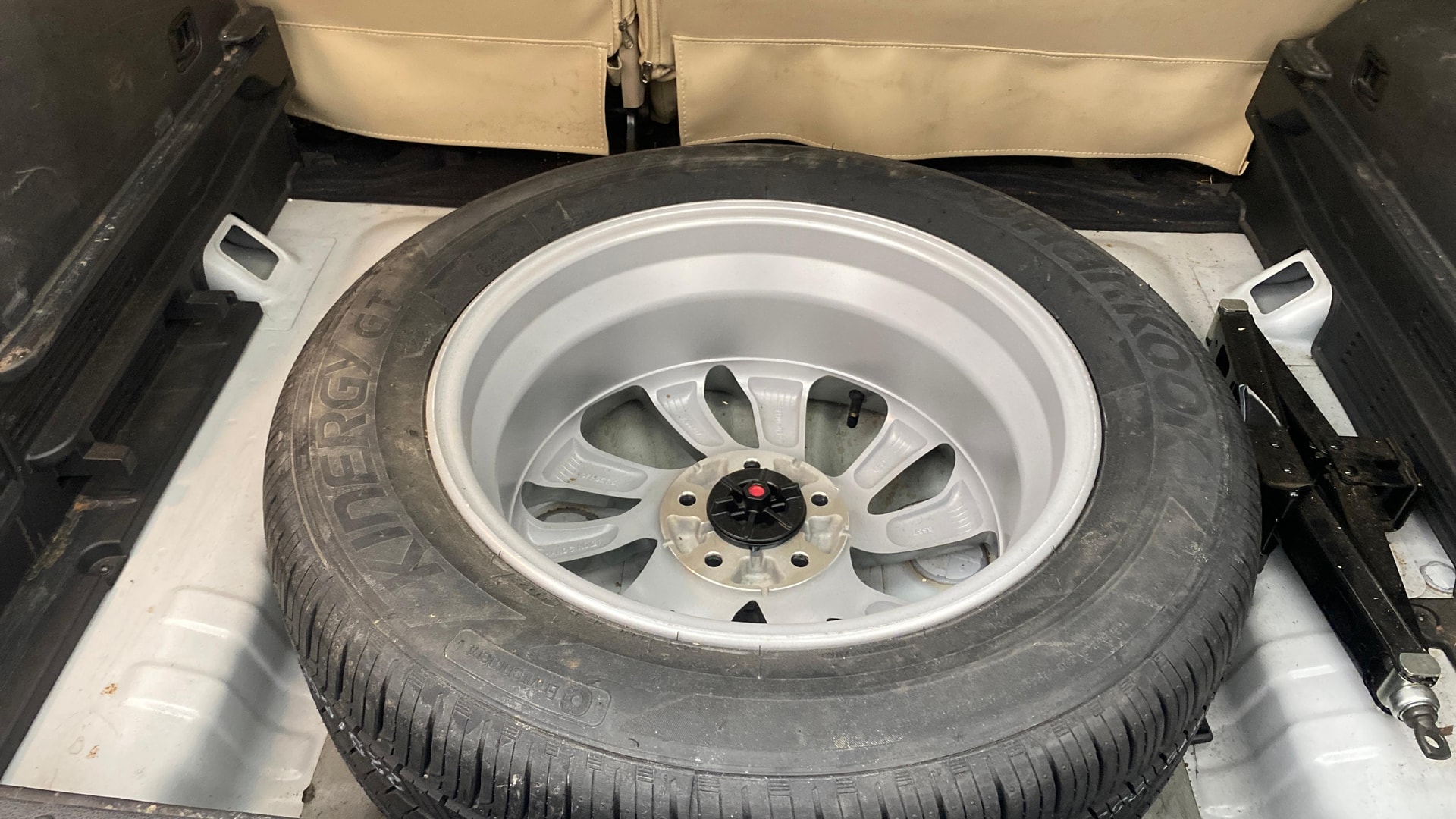View 2018 Hyundai Tucson Nu 2.0 6-Speed Manual Base BS IV Image 25 Used 2018 Hyundai Tucson Nu 2.0 6-Speed Manual Base BS IV Image 25
