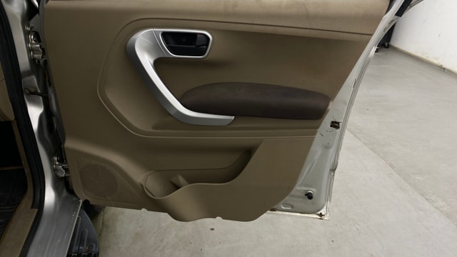 View Mahindra TUV300 Image 32 Used Mahindra TUV300 Image 32